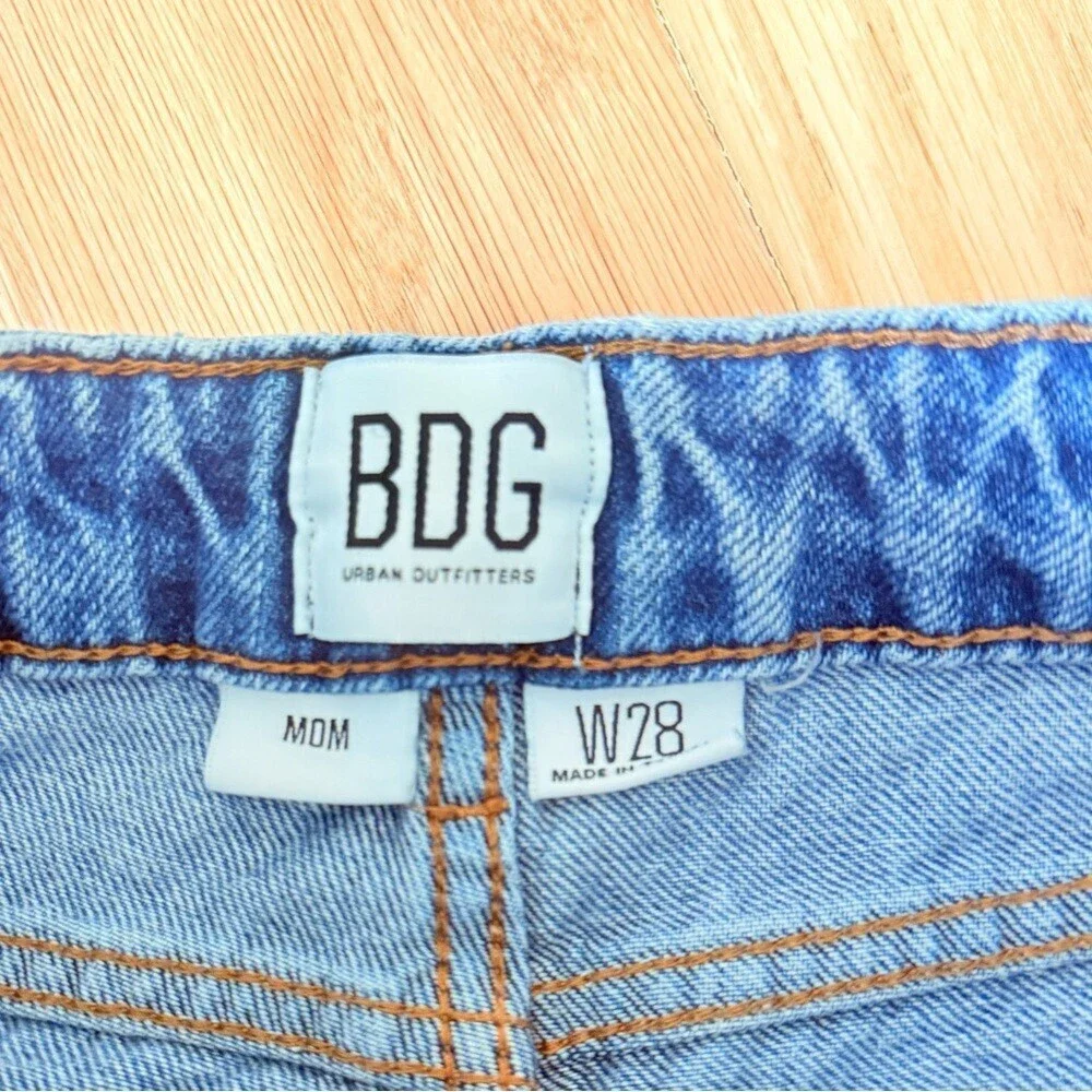 BDG Urban Outfitters Mom Jeans W28 High Rise Straight Leg